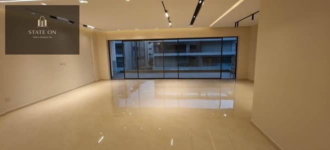 شقة مميزة للإيجار طويل المدى في Lake View Residence | 268م | إطلالة على البحيرة والشارع | استقبال موسع | مطبخ مغلق بالكامل