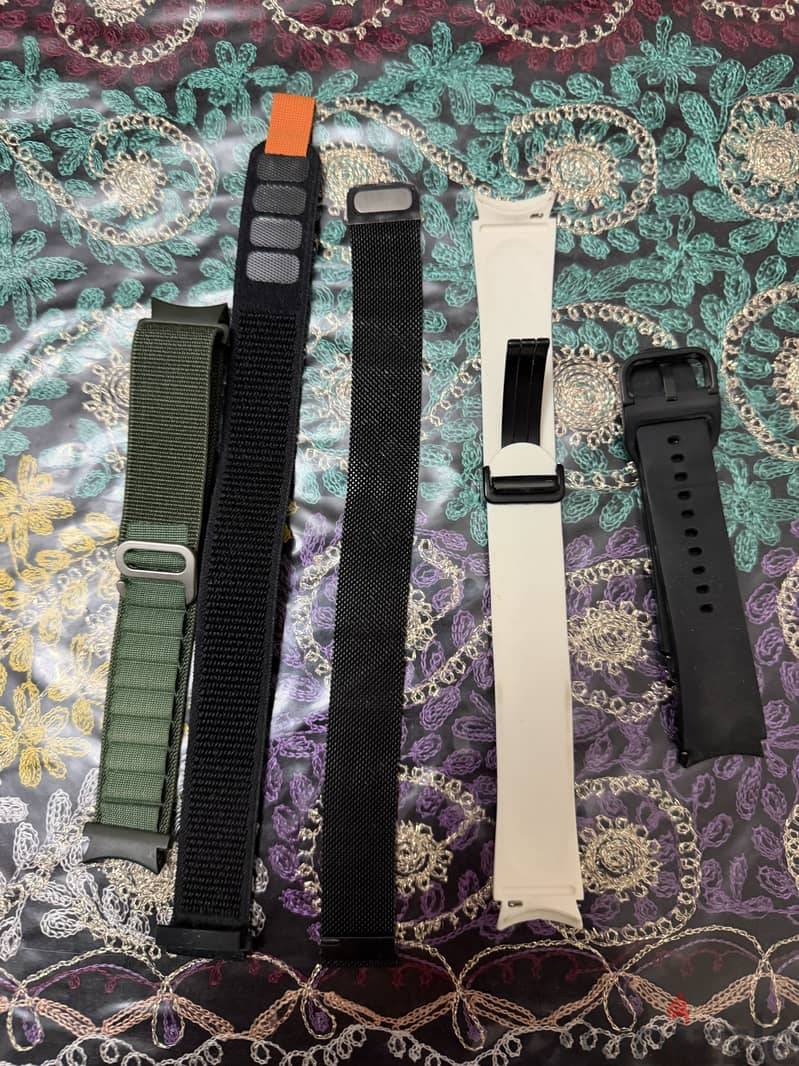 Black Galaxy watch 4 + straps 1