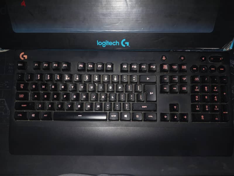 Logitech G213 prodigy RGB 1