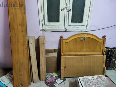 سرير خشب طبيعي 1 متر مستعمل بحالة جيدة + 9 الواح