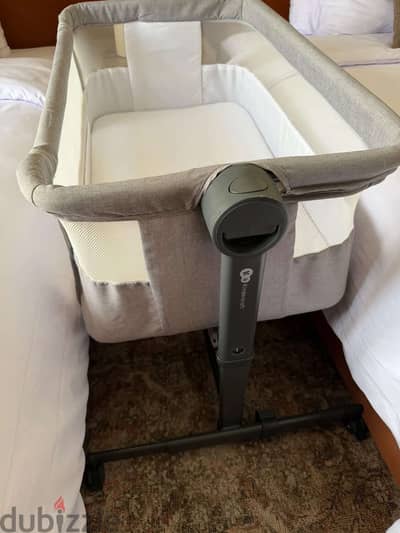 Joie bassinet with mattress and mattress cover