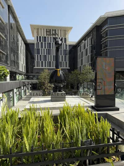 محل للايجار علي التسعين الشمالي مباشرة في مول اتش كيو  Mall HQ