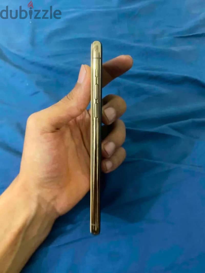 Apple - iPhone 11 Pro Max 2