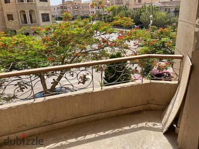 شقة للبيع في جنوب الأكاديمية فى التجمع الخامس