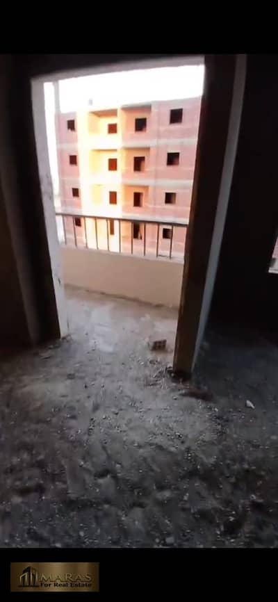 شقة للبيع في الهضبة الوسطى الحي الأول | 160 متر | دبل فيس وفيو مفتوح | نصف تشطيب