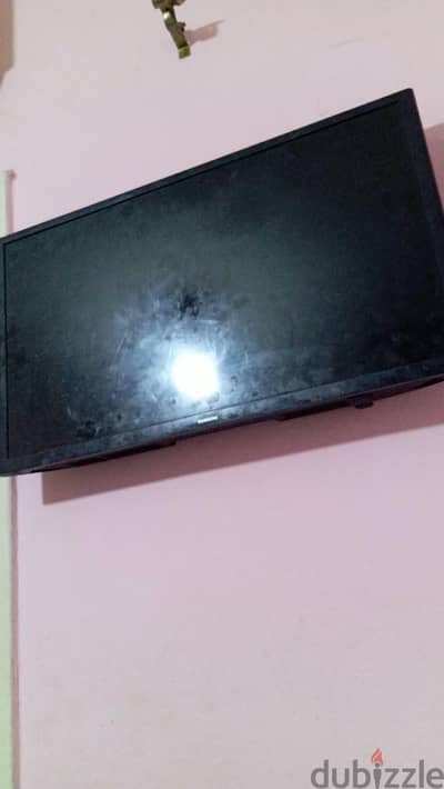 شاشه سامسونج 32 بوصه سمارت فيها عيب بسيط