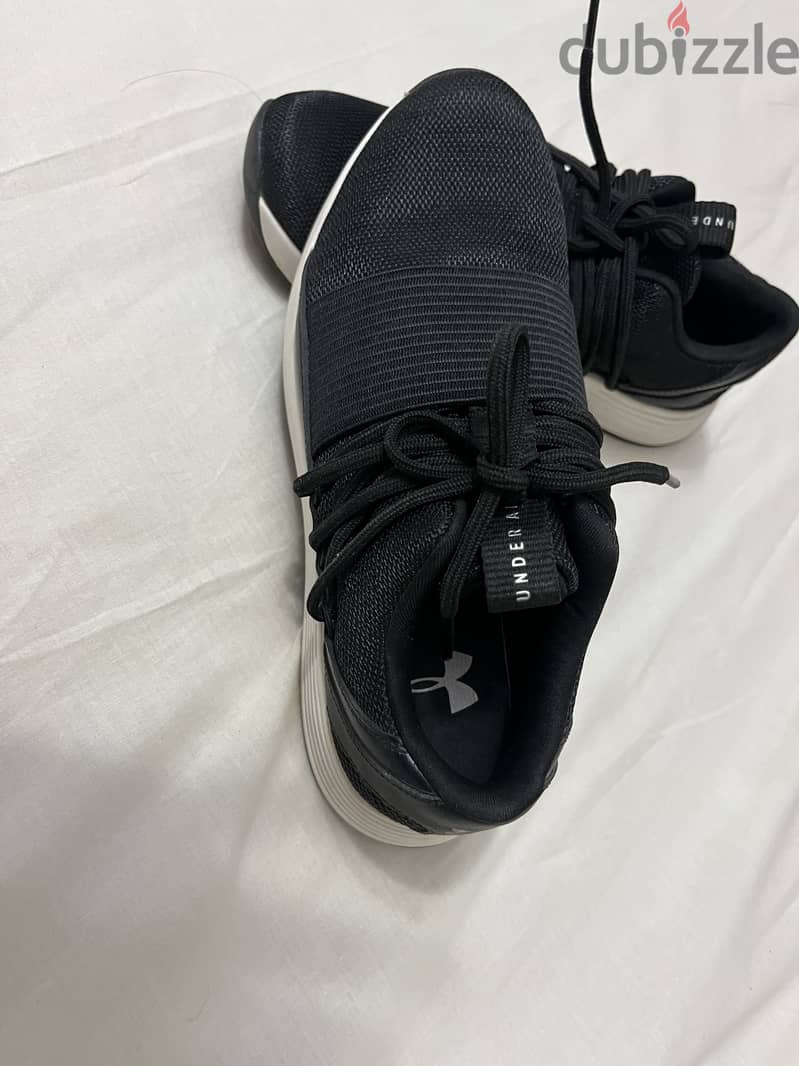 UNDER ARMOUR 1