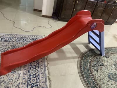 مرجيحة بحالة الجديد وزحليقة بلاستك متين