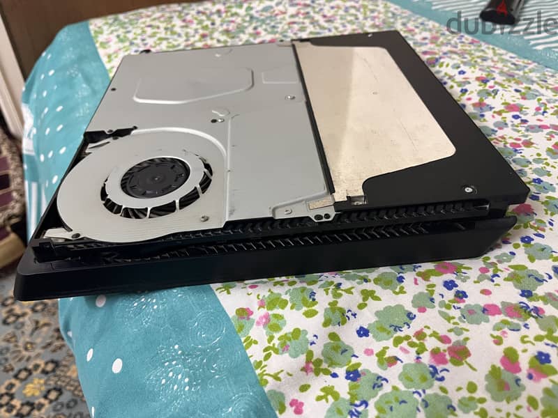 PS4 slim 1