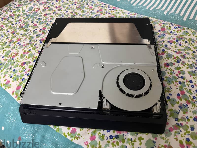 PS4 slim 4