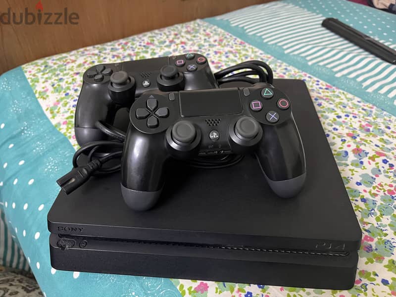 PS4 slim 5