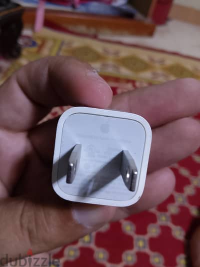 شاحن ايفون الأصلي