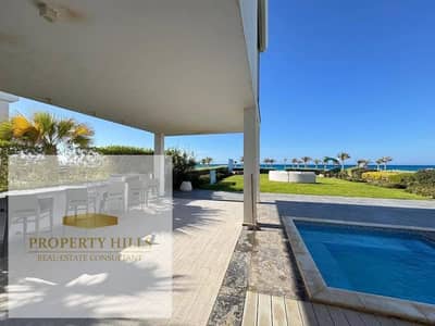 اخر فيلا صف اول علي البحر نازل عليها خصم 50% استلام فوري بسعر لقطه متشطبه بالكامل في قريه يود البحر