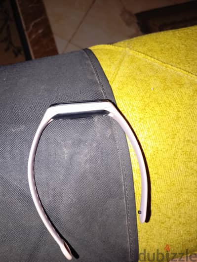 ساعه xiaomi  band 6 حاله ممتازه استعمال بسيط جدا