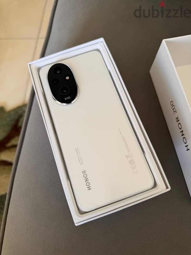 Honor 200 1