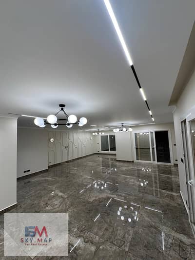 شقة ارضي بجاردن بيع كاش في مدينتي نموذج ٥٠٠ في b3 مساحة ٢٤٥ م + ٦٠ م جاردن تشطيب فندقي وايد جاردن فيو بحري موقع مميز جدا استلام فوري