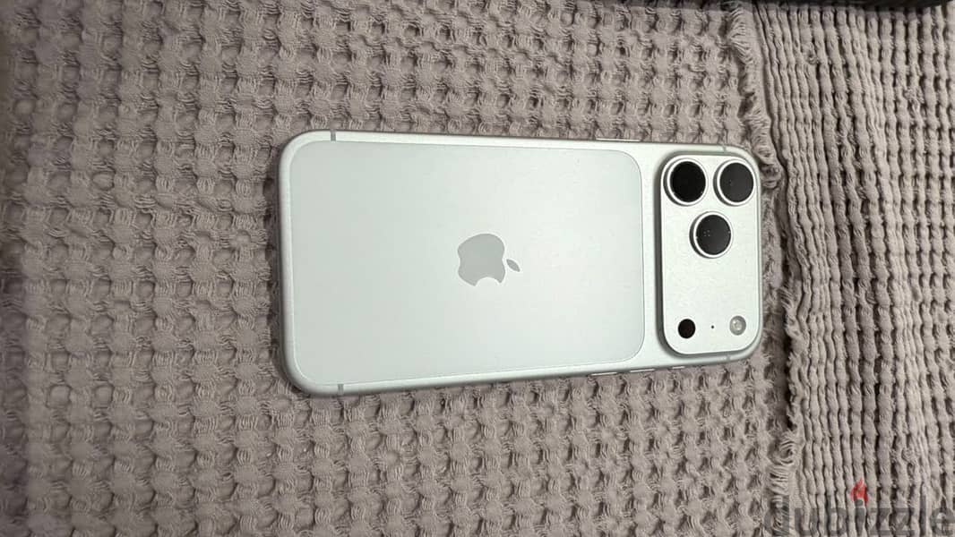Apple - iPhone 17 Pro Max 512 with original Cover 4