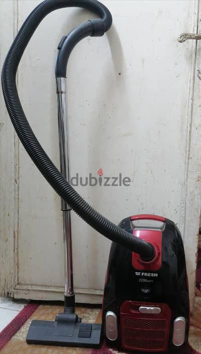 مكنسة فريش Fresh Hummer – هامر، لون أسود/أحمر، وقدرتها 2200 وات.