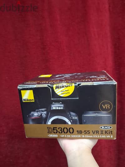 Nikon D5300 + 18-55mm VR II بحالة ممتازة