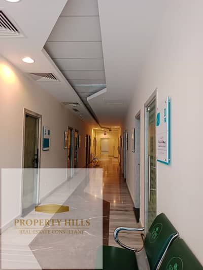 Clinic for immediate occupancy for sale in Fifth Settlement, next to Diyar Al-Mukhabarat Compound, serving a large residential area. Price available with installments over the longest repayment period.