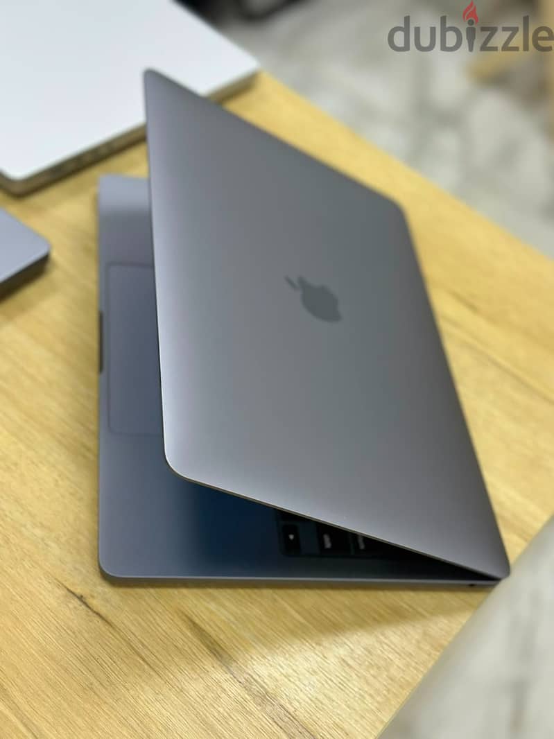 MacBook M1 Pro 13 inch 3