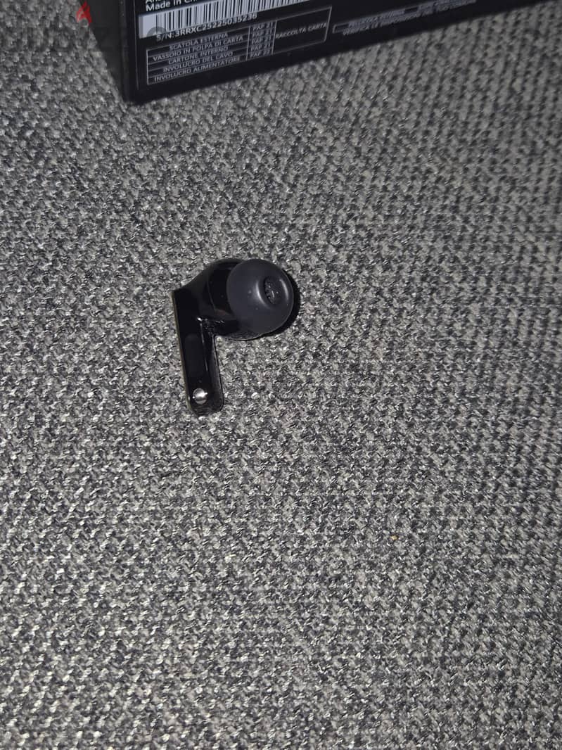 Right Huawei freebuds pro 4 1