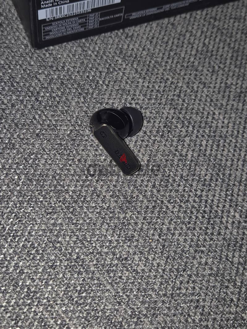 Right Huawei freebuds pro 4 2