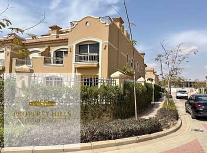 فيلا للبيع في Patio 5 East موقع استراتيجي وعلي مساحات خضراء واستلام فوري