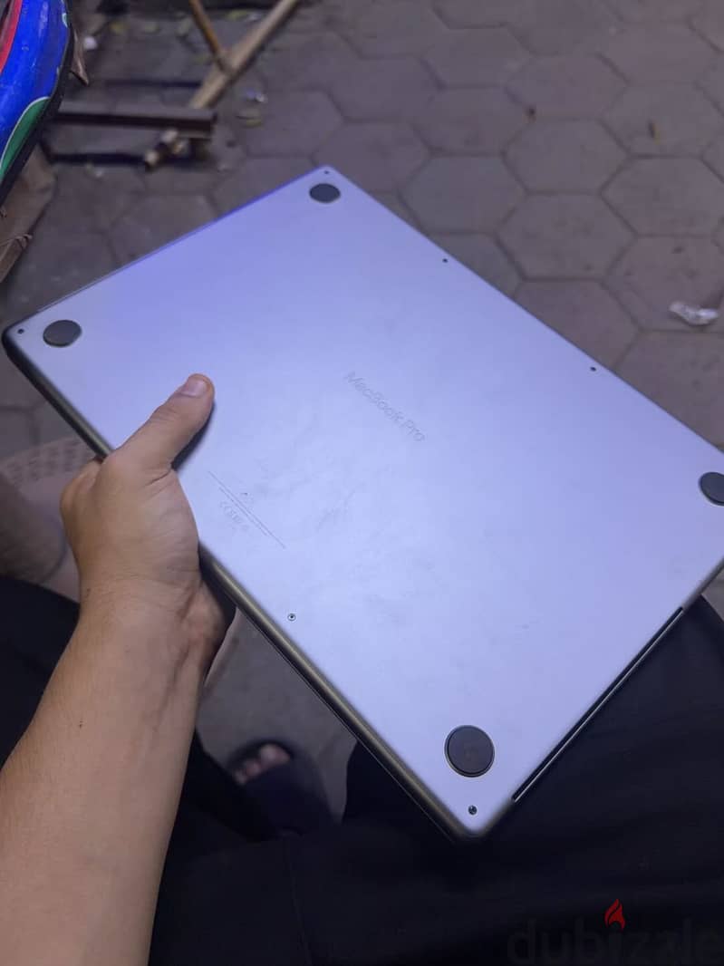 MacBook 16 inch 32 ram 1 tera 1