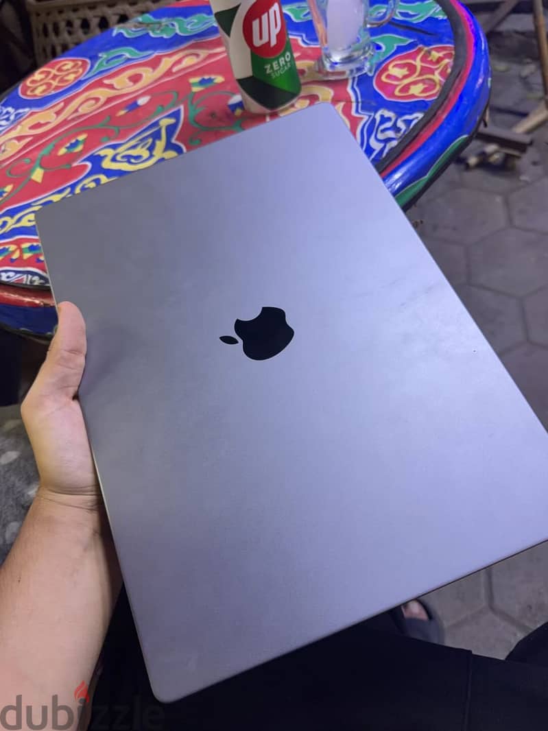 MacBook 16 inch 32 ram 1 tera 4