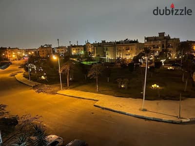 شقة للبيع 200 متر 3 غرف نوم في موقع مميز في ساوث أكاديمي