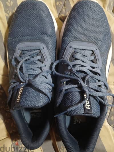 حذاء reebok اوريجنال مقاس ٤٢
