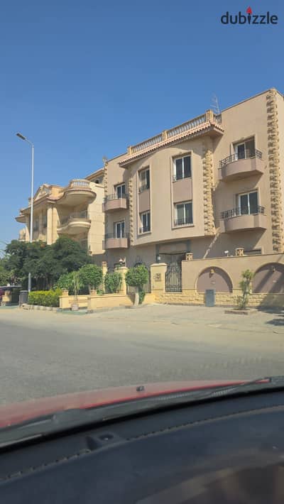 Villa for sale in the First Settlement (Al-Mujawarat area), located on Mostafa Kamel Axis. The land area is 610 sqm. The building is fully constructed