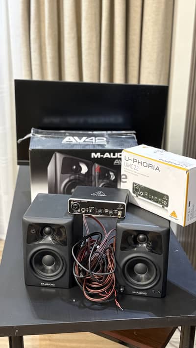 M-audio AV42 studio monitors + UMC22 audio Interface