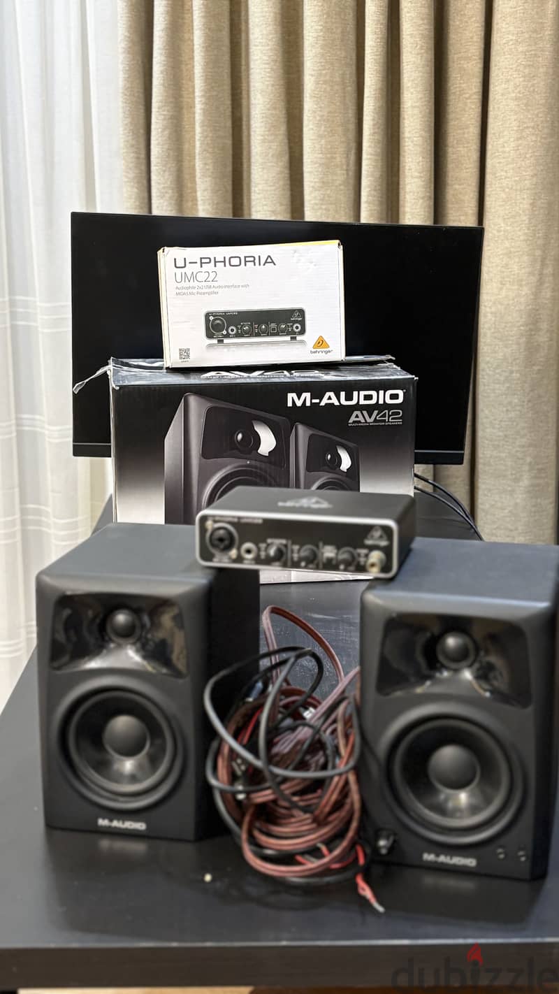 M-audio AV42 studio monitors + UMC22 audio Interface 5
