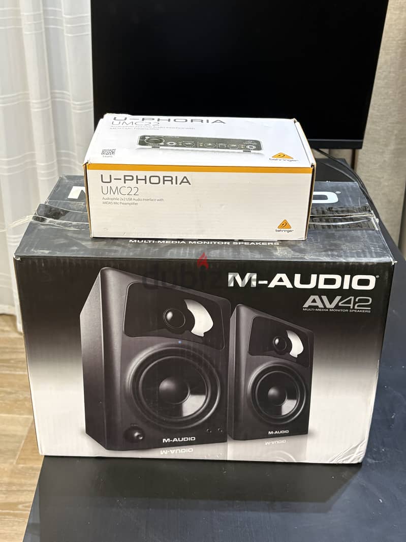 M-audio AV42 studio monitors + UMC22 audio Interface 7