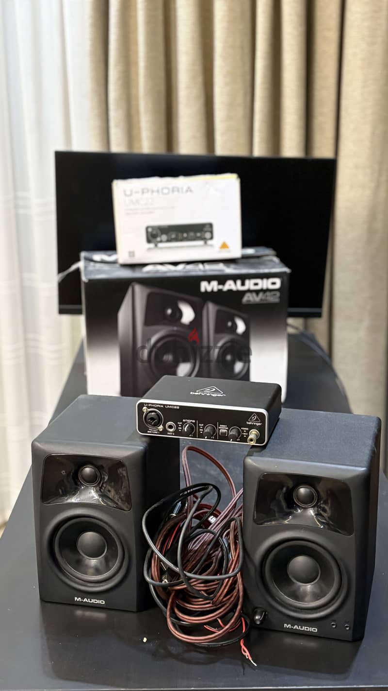 M-audio AV42 studio monitors + UMC22 audio Interface 8