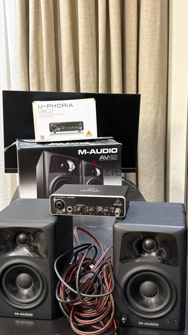 M-audio AV42 studio monitors + UMC22 audio Interface 10