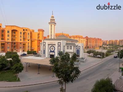لو بتدور علي شقه عاديه الإعلان دا مش ليك لان دي اخر شقه مميزه في كمبوند دجله بالمز