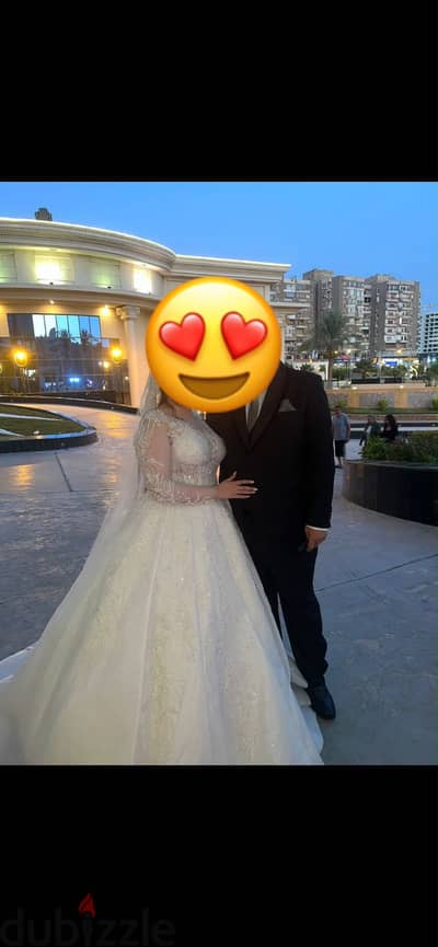 فستان زفاف للبيع او الايجار
