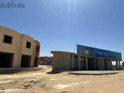 وحدة تجارية للبيع بالعلمين- موقع متميز ع الطريق