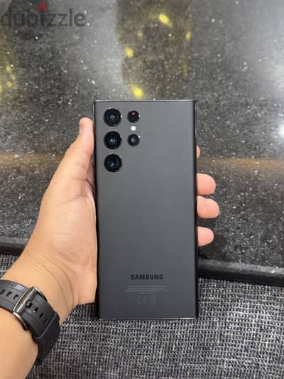 Samsung S22 Ultra معاه الكرتونه