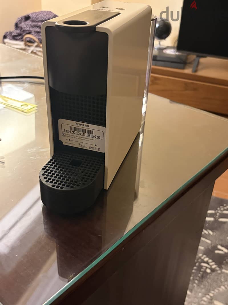 Nespresso essenza with 70 capsules 4