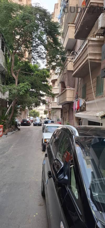 شقة  صغيرة بأرقى شوارع كفر عبده