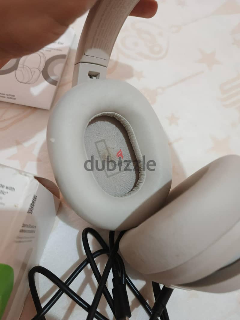 سماعة soundform isolate belkin 2