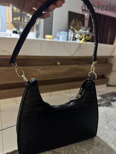 شنطه سوداء للبيع