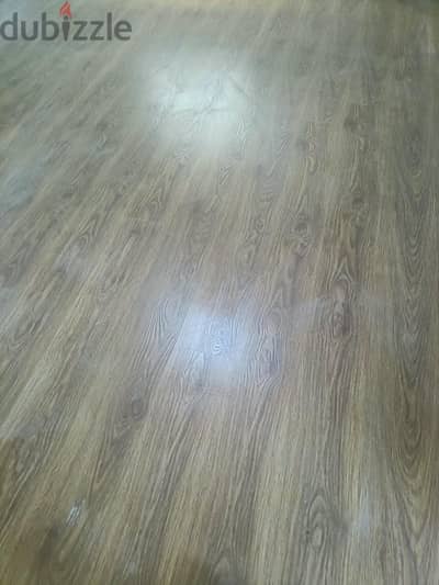 للبيع أرضيات HDF(40m) / MDF(20m) مستعملة بحالة جيدة