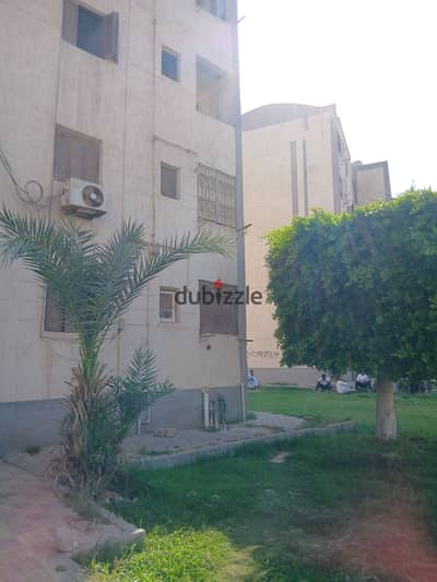 شقة بموقع رائع ومميز جدا تصلح عيادة او إداري للبيع بالحي الأول في الشيخ زايد