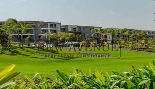 شقه نصف تشطيب  بحري  للبيع في  تاج  سيتي Taj City علي لاندسكيب مساحه كبيره