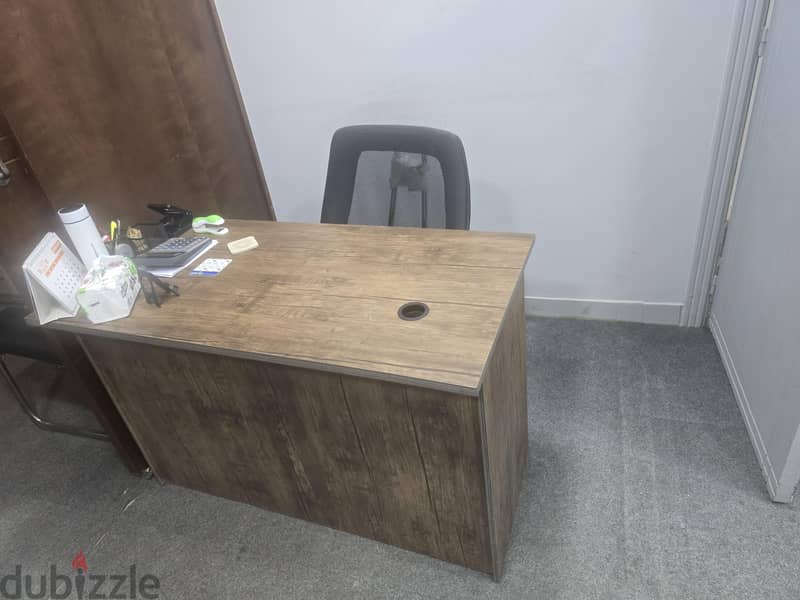 مكاتب عمل خشب مودرن للبيع بحالة ممتازة| Wooden Office Work Desks Sale 3